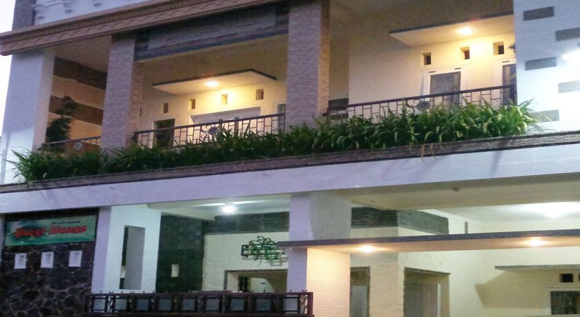 Griya Nelwan Guest House Malang Ngoại thất bức ảnh