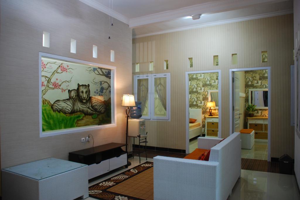 Griya Nelwan Guest House Malang Ngoại thất bức ảnh