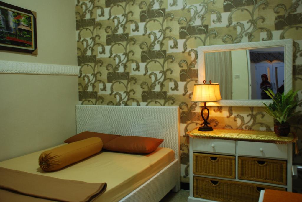 Griya Nelwan Guest House Malang Phòng bức ảnh