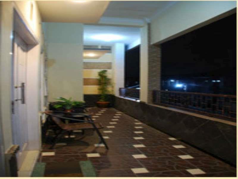 Griya Nelwan Guest House Malang Ngoại thất bức ảnh